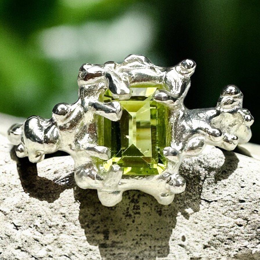 ''SECRET LIGHT'' RING