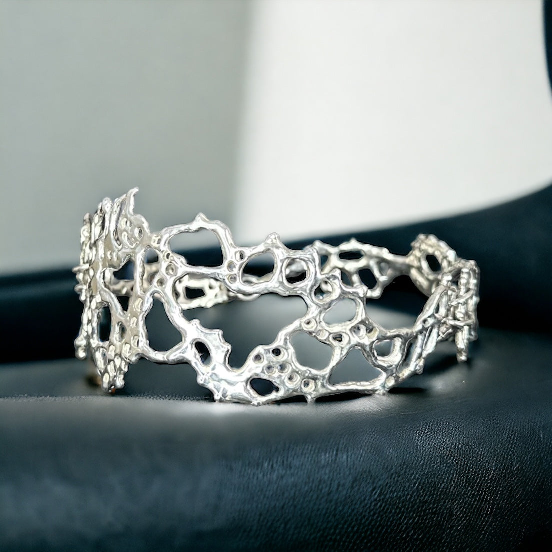 ''BREATH'' CHOKER NECKLACE