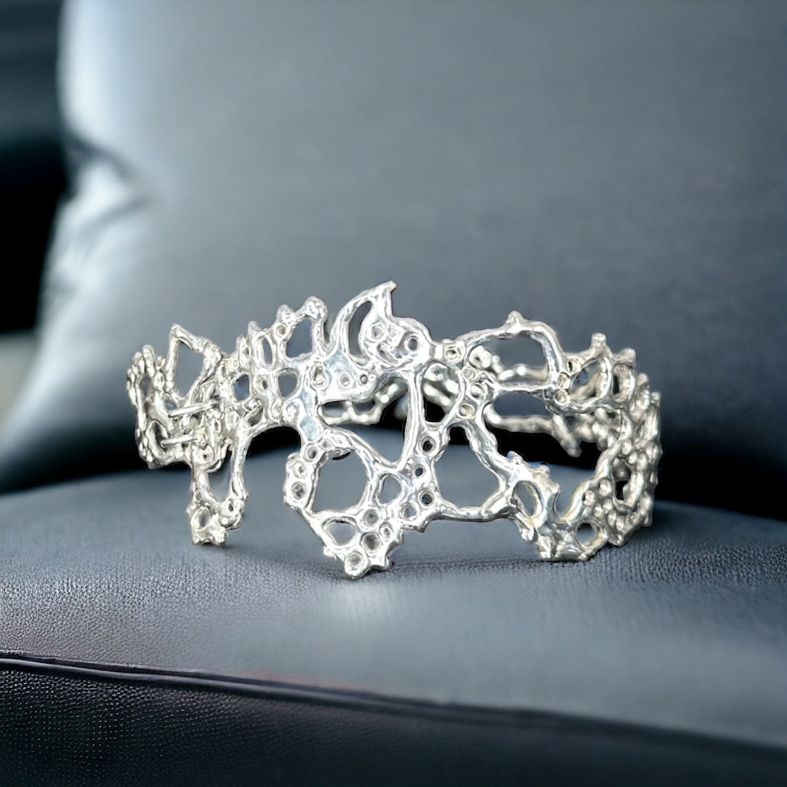 ''BREATH'' CHOKER NECKLACE