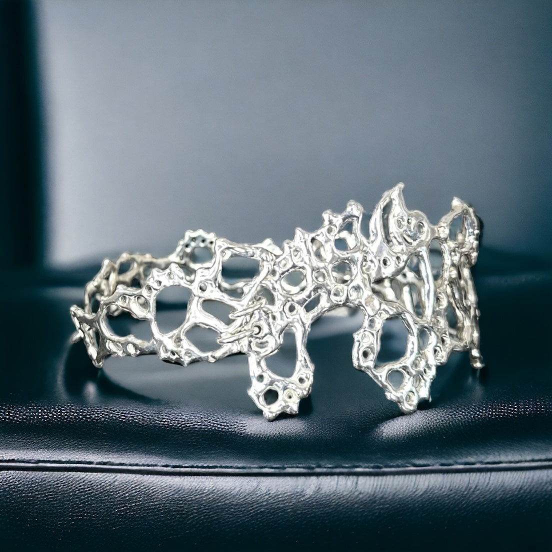 ''BREATH'' CHOKER NECKLACE