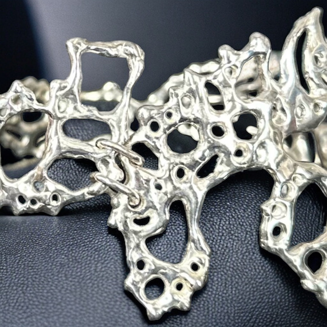 ''BREATH'' CHOKER NECKLACE