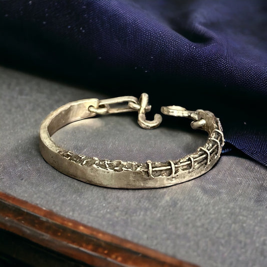 ‘'FRACTURE’’ BRACELET