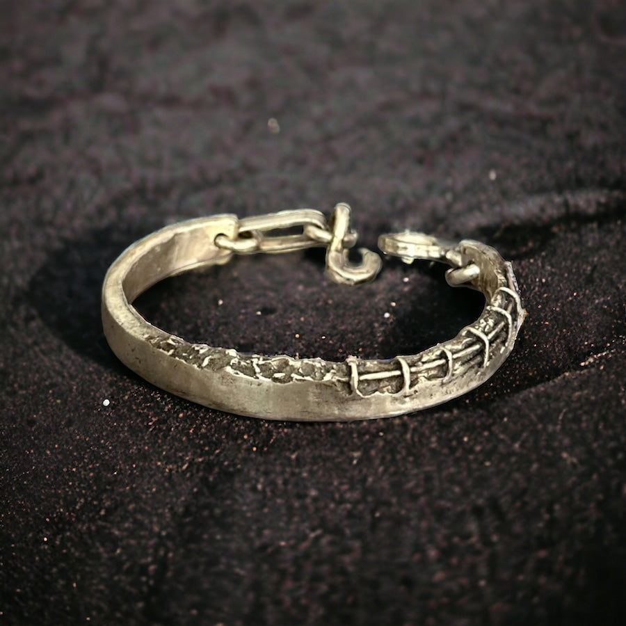 ''FRACTURE'' ΒΡΑΧΙΟΛΙ