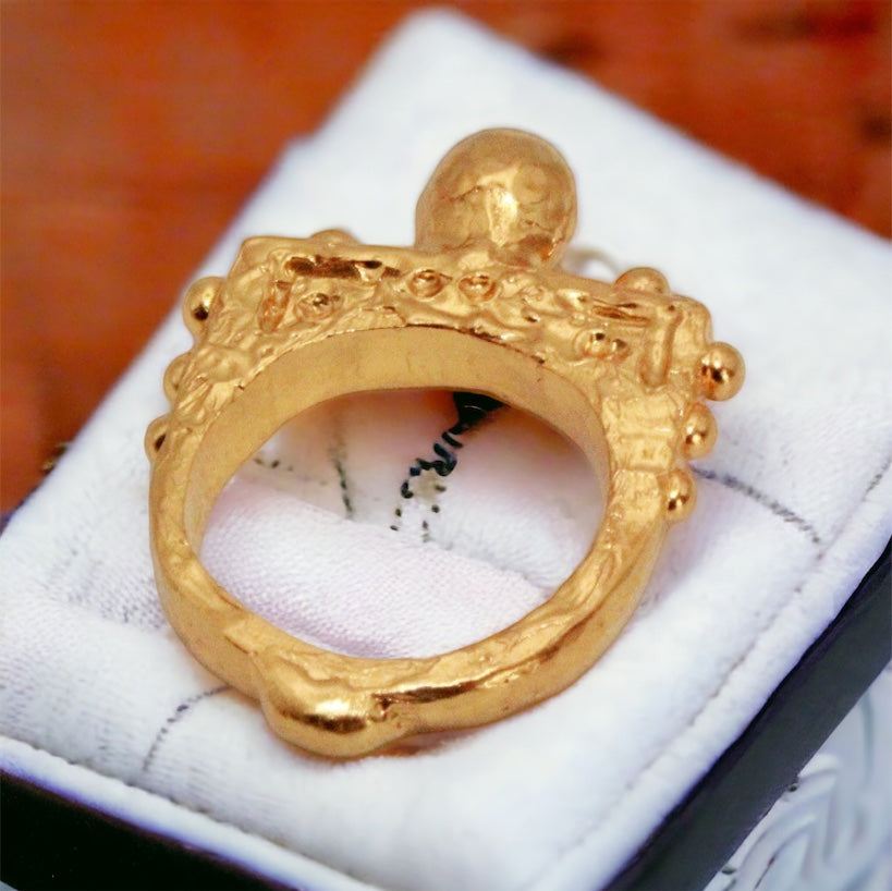 ''SCULPTURE'' RING