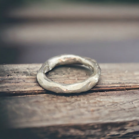 ''FOLD OF THE EARTH'' RING