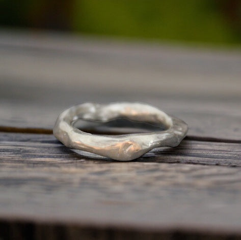 ''FOLD OF THE EARTH'' RING