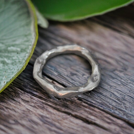 ''FOLD OF THE EARTH'' RING