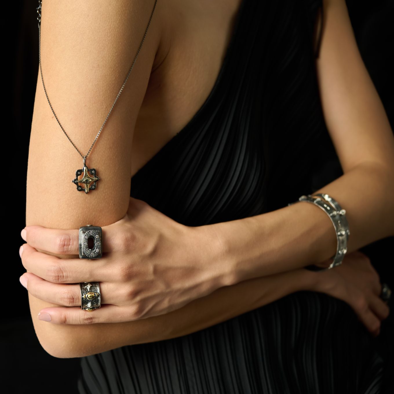 ''ΟΜΝΙVIS'' NECKLACE