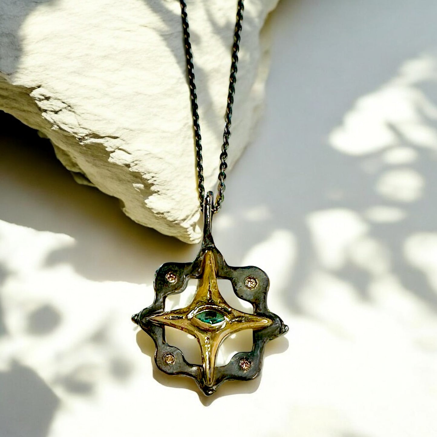 ''ΟΜΝΙVIS'' NECKLACE