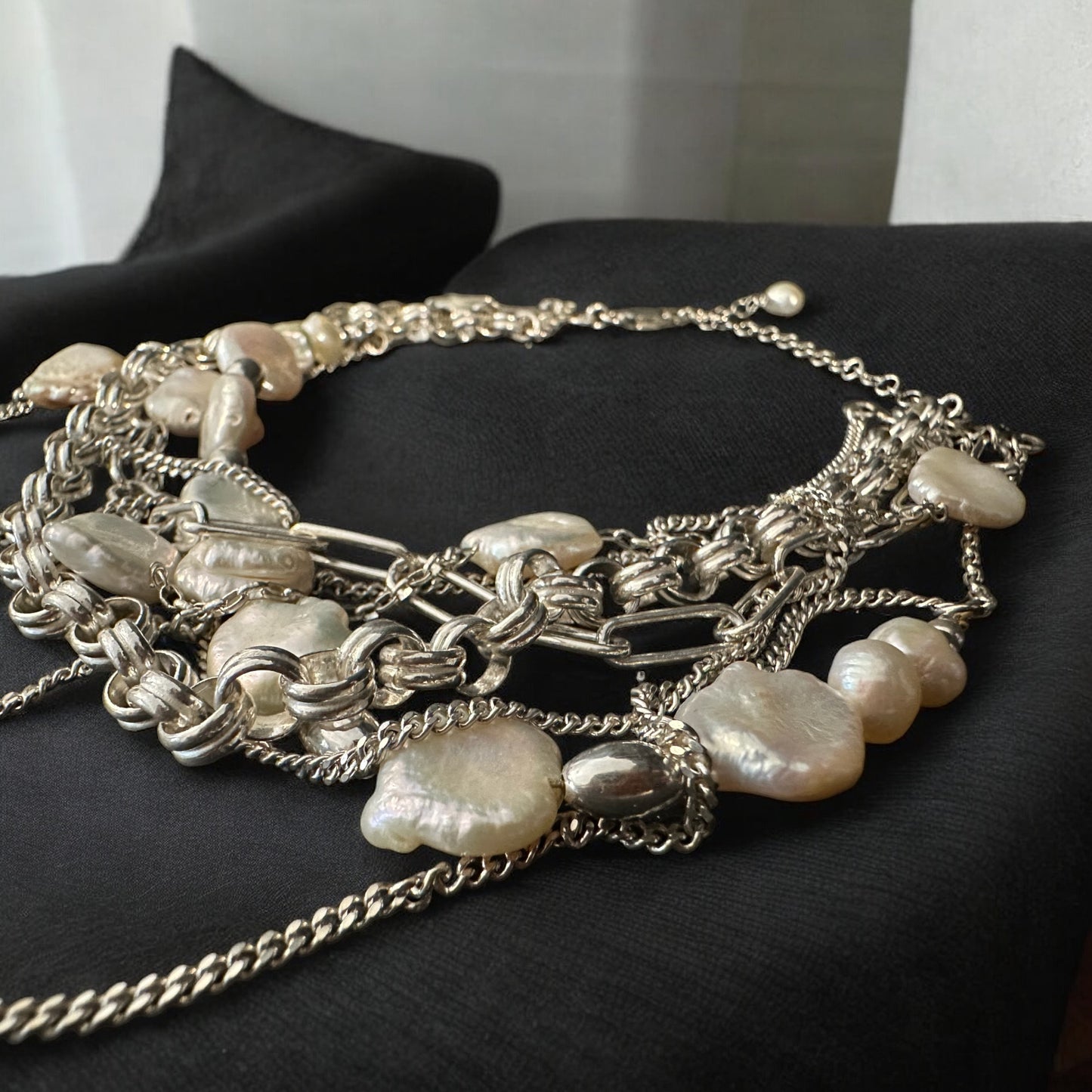 ''WHITE SURRENDER'' CHOKER NECKLACE